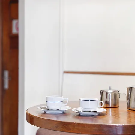 Over The Ocean Daire