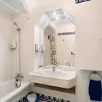 Over The Ocean דירה